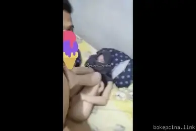 Cewek Dipaksa Ngangkang Dientot Sampe Memek Merah Becek