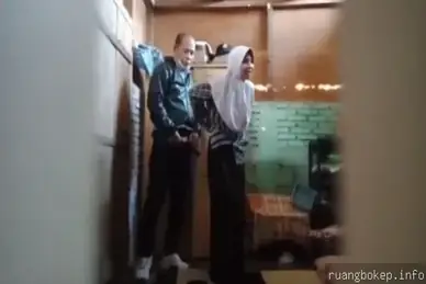 Cewek Muda Cantik Terima Temani Pelanggan Tua