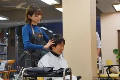 JUL-946 Potong Rambut Seksi Dapat Bonus Ngewe Liar di Salon