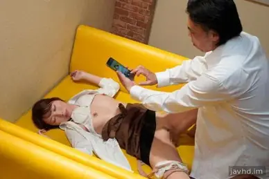 Karyawan cantik diperkosa oleh manajer mesum